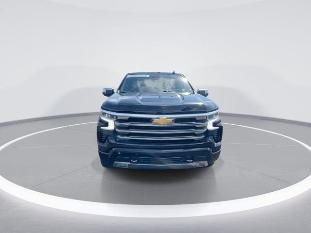 Used 2025 Black Chevrolet High Country image 3