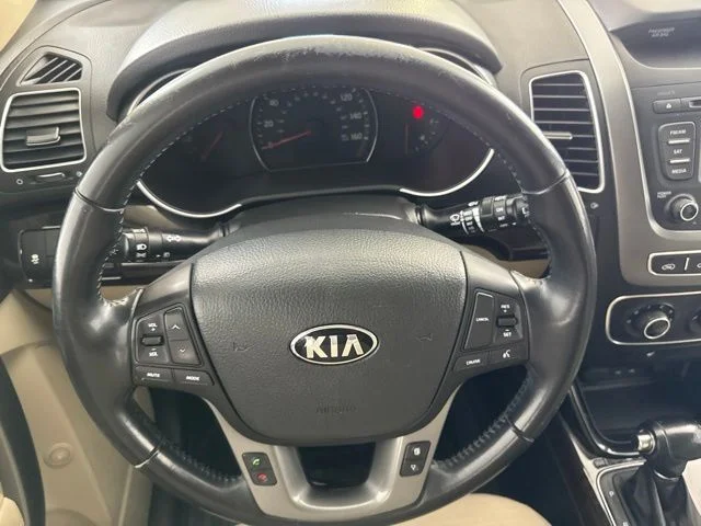Used 2015 White Kia LX image 23