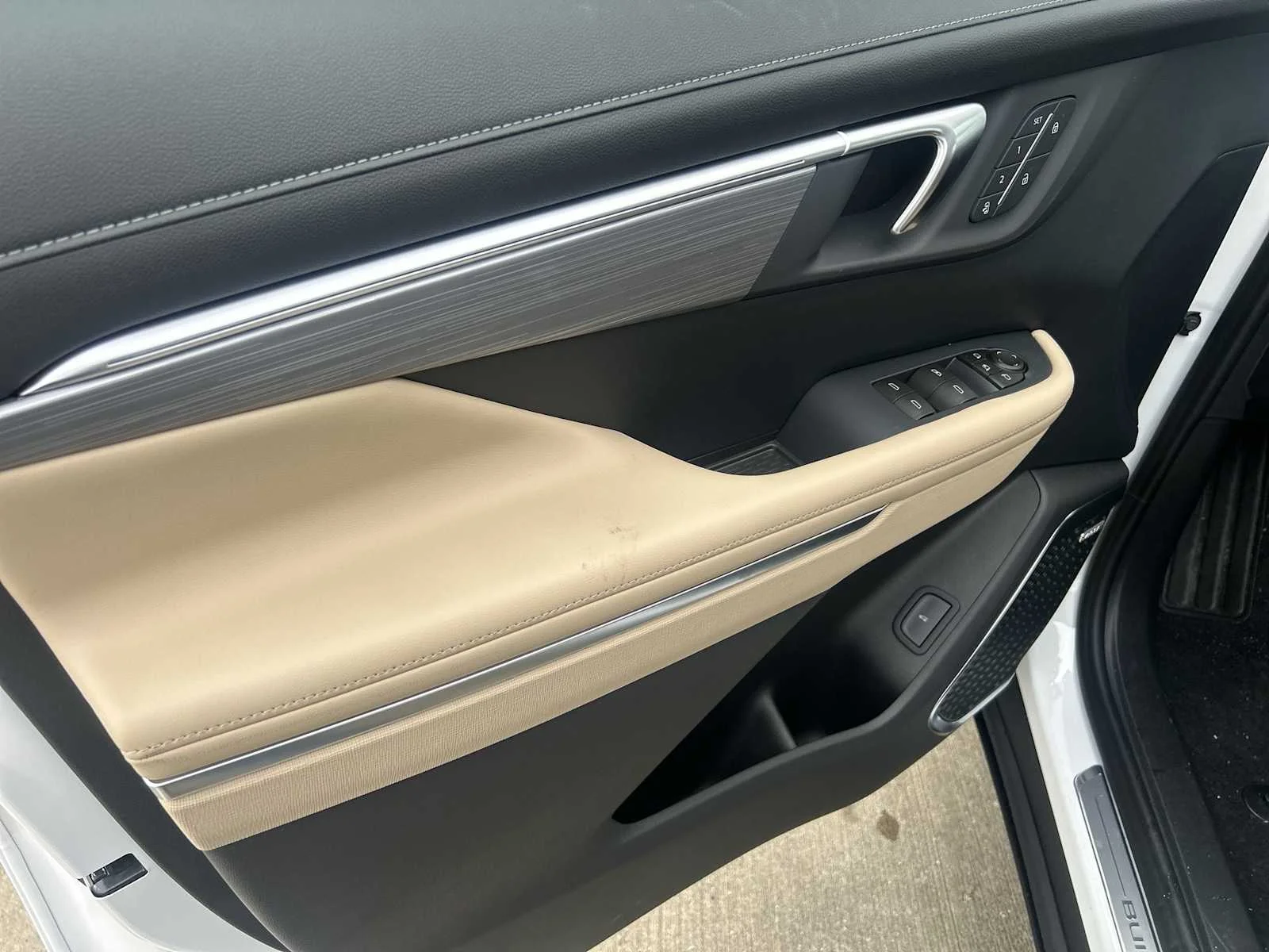 New 2026 Summit White Buick Preferred image 22