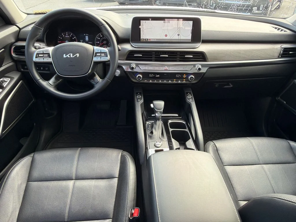 Used 2022 White Kia EX image 23