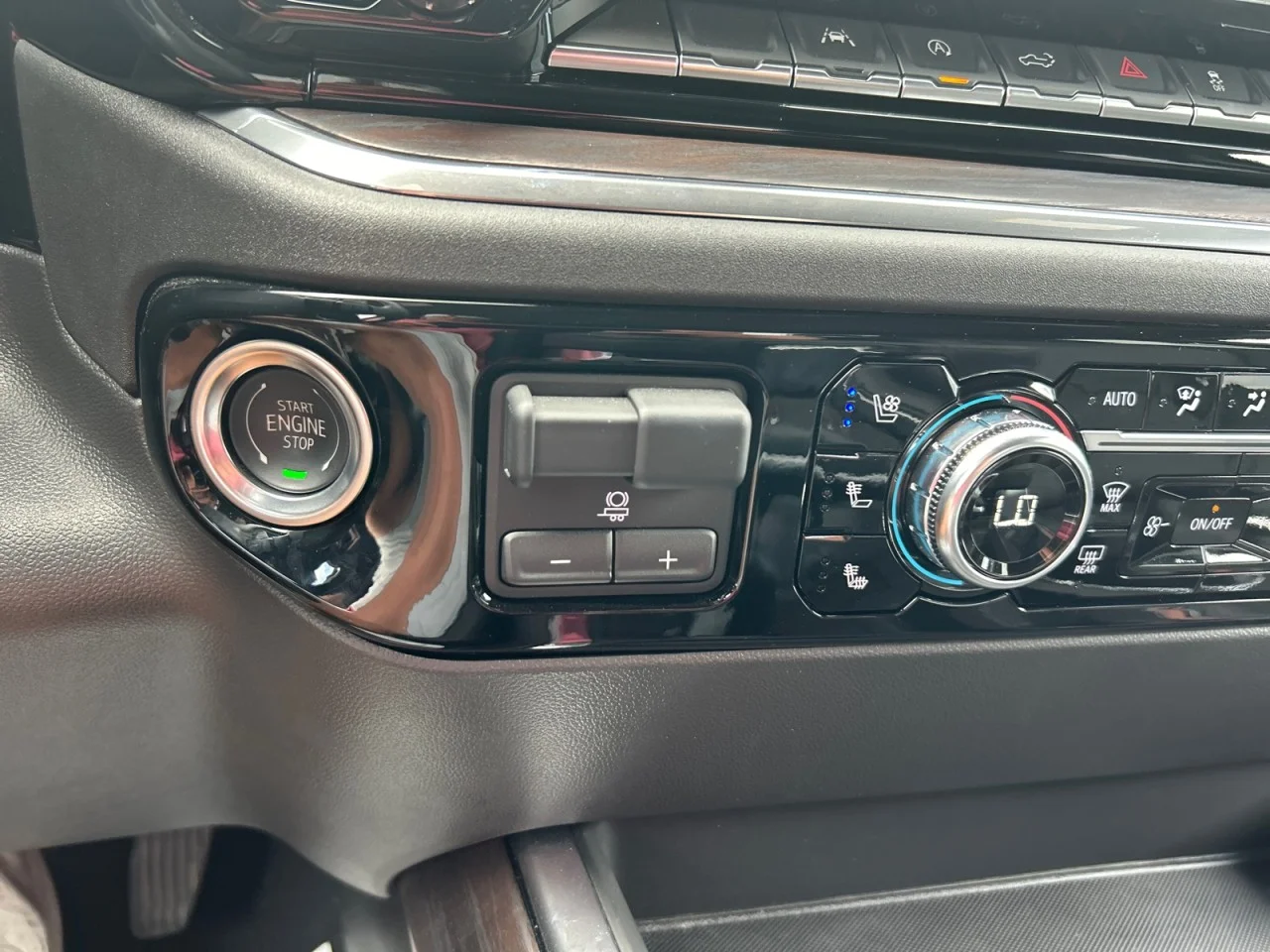 Used 2025 Sterling Metallic GMC SLT image 14