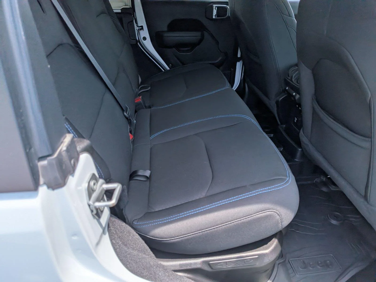 Used 2023 Bright White Clearcoat Jeep Rubicon image 33