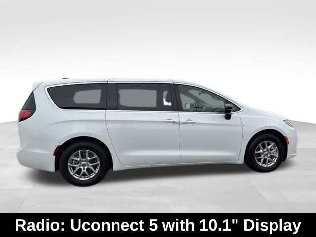 Used 2025 White Chrysler Select image 6