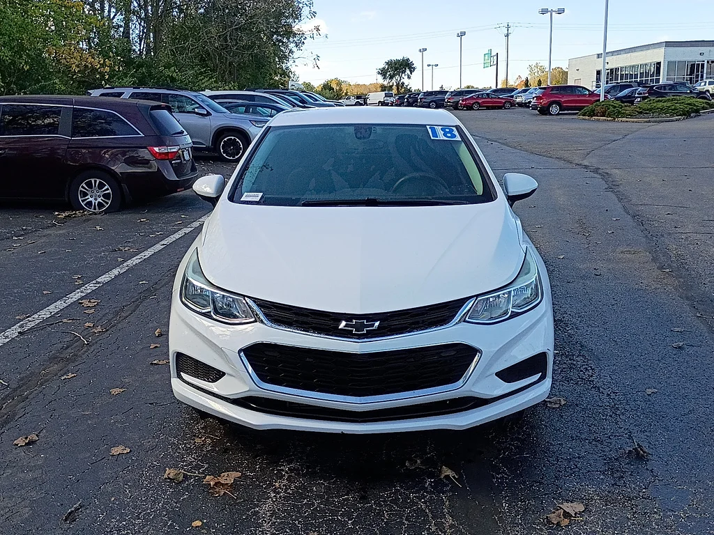 2018 Chevrolet Cruze LS Auto, photo 8 of 12
