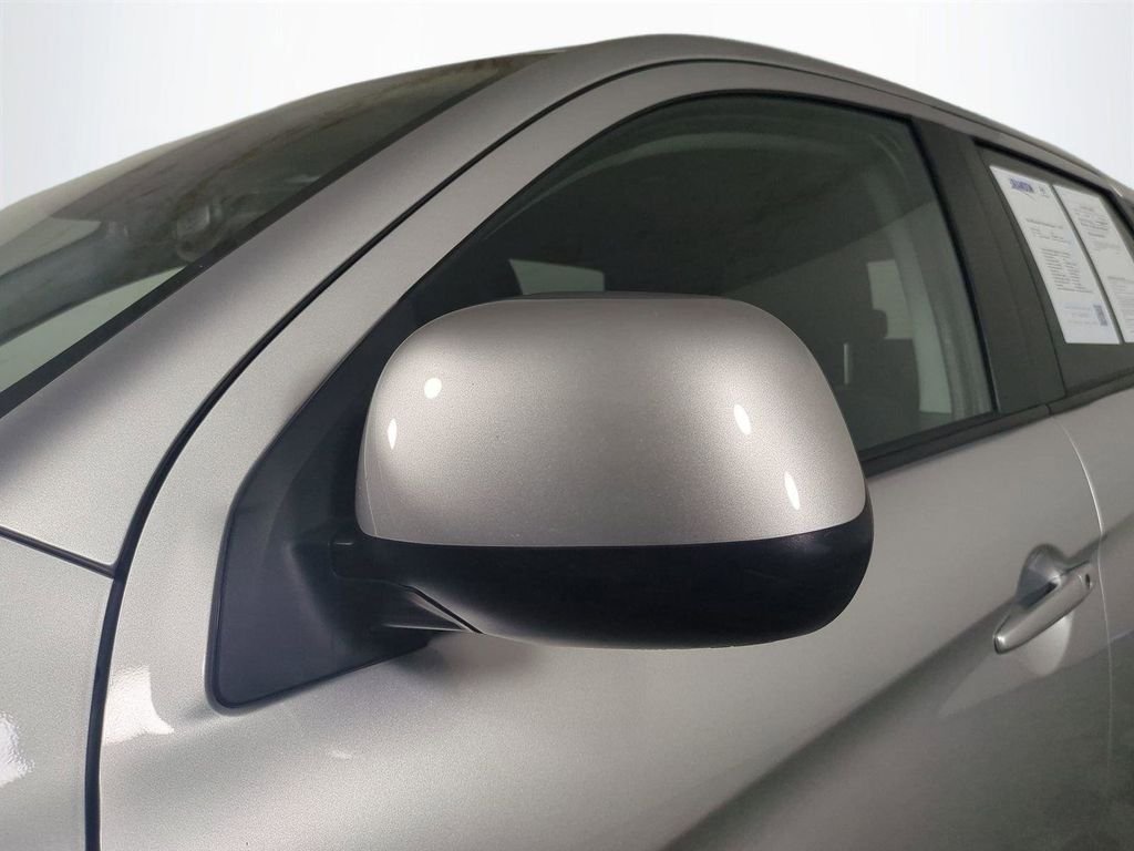 Used 2024  Mitsubishi 2.0 ES image 12
