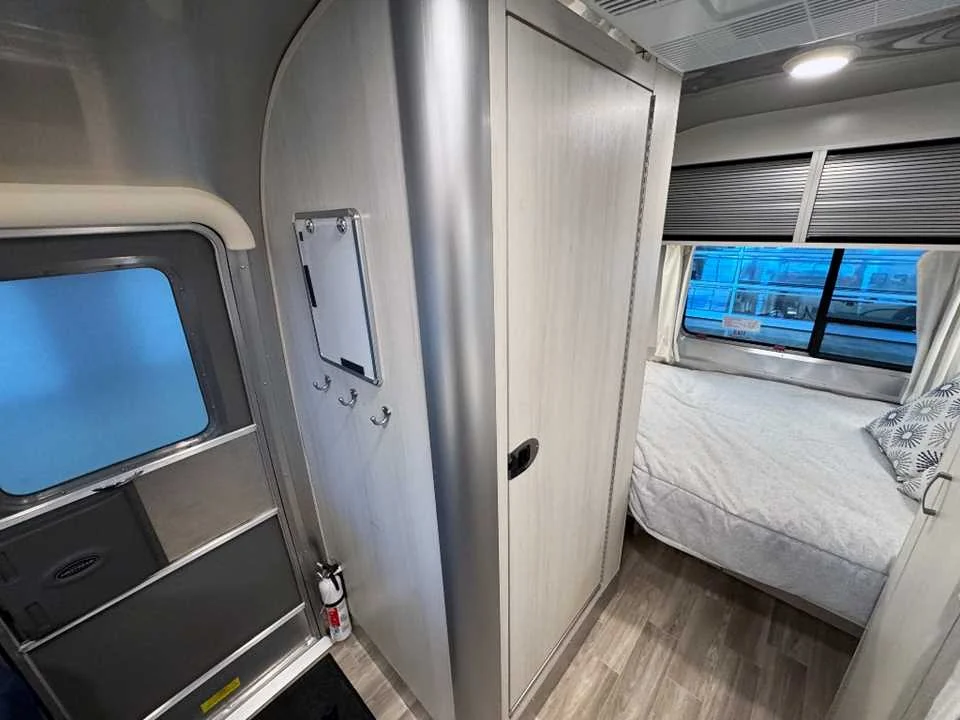 Used 2025  AIRSTREAM  image 13
