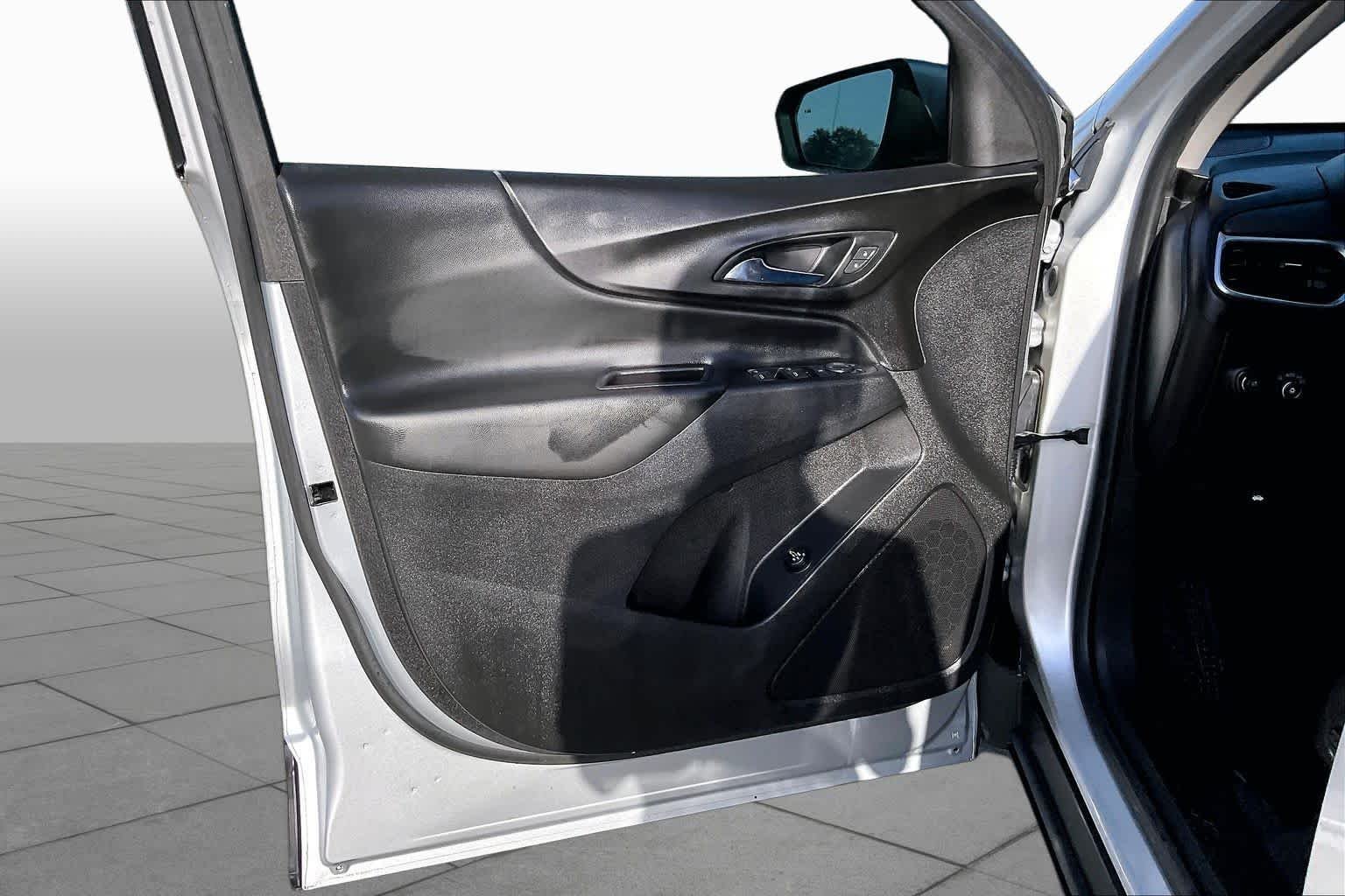 Used 2018 Silver Ice Metallic Chevrolet LT image 20