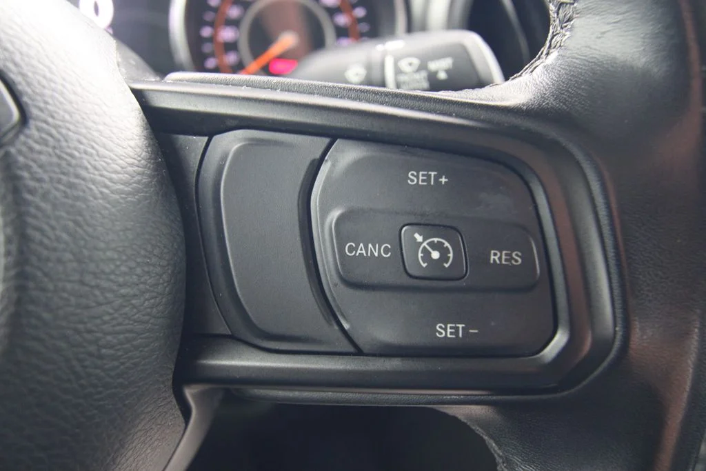 Used 2022 Green Jeep Sport image 23