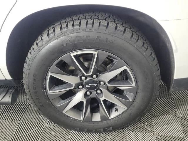 Used 2023 Summit White Chevrolet Z71 image 21