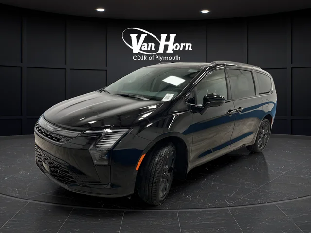New 2027 Diamond Black Crystal Pearl-Coat Exterior Paint Chrysler Limited image 3