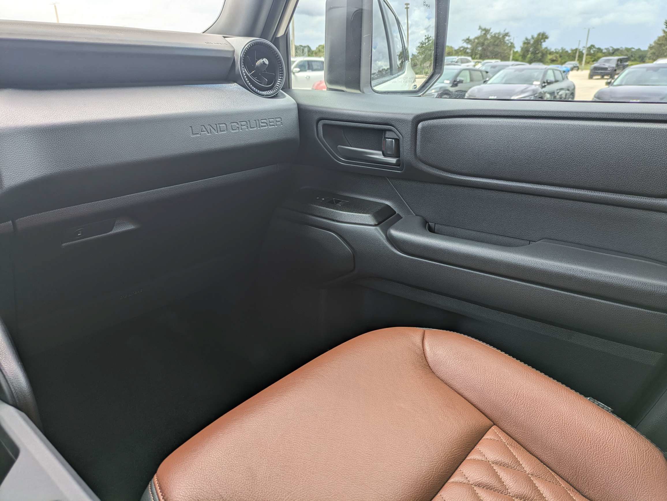 Used 2025 Ice Cap Toyota 1958 image 17