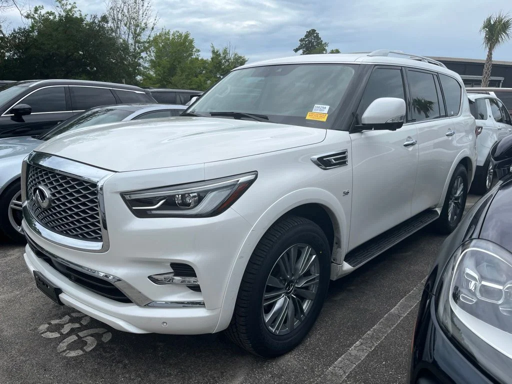 Used 2020 White INFINITI LUXE image 2