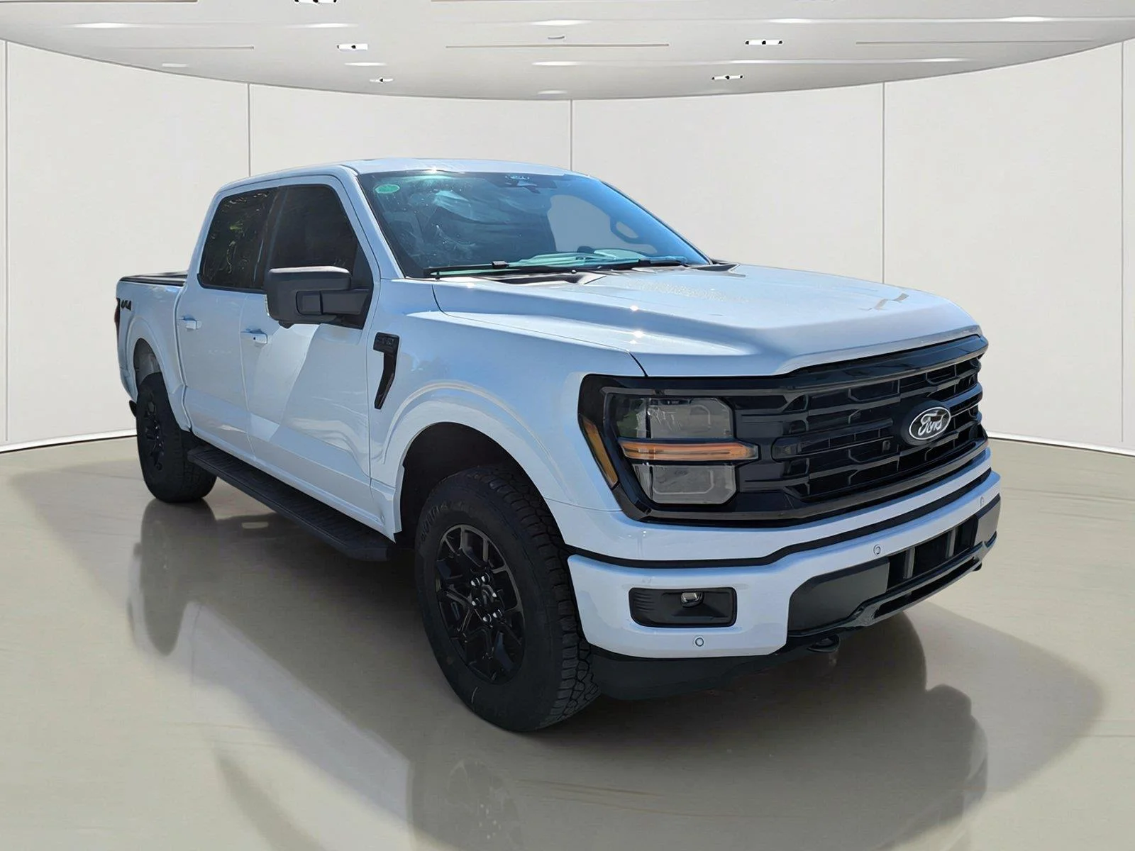 New 2026 Oxford White Ford XLT image 3