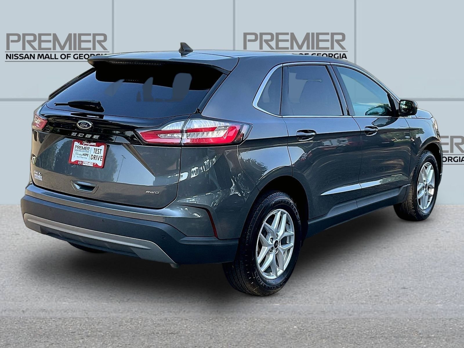 Used 2024 Gray Ford SEL image 7