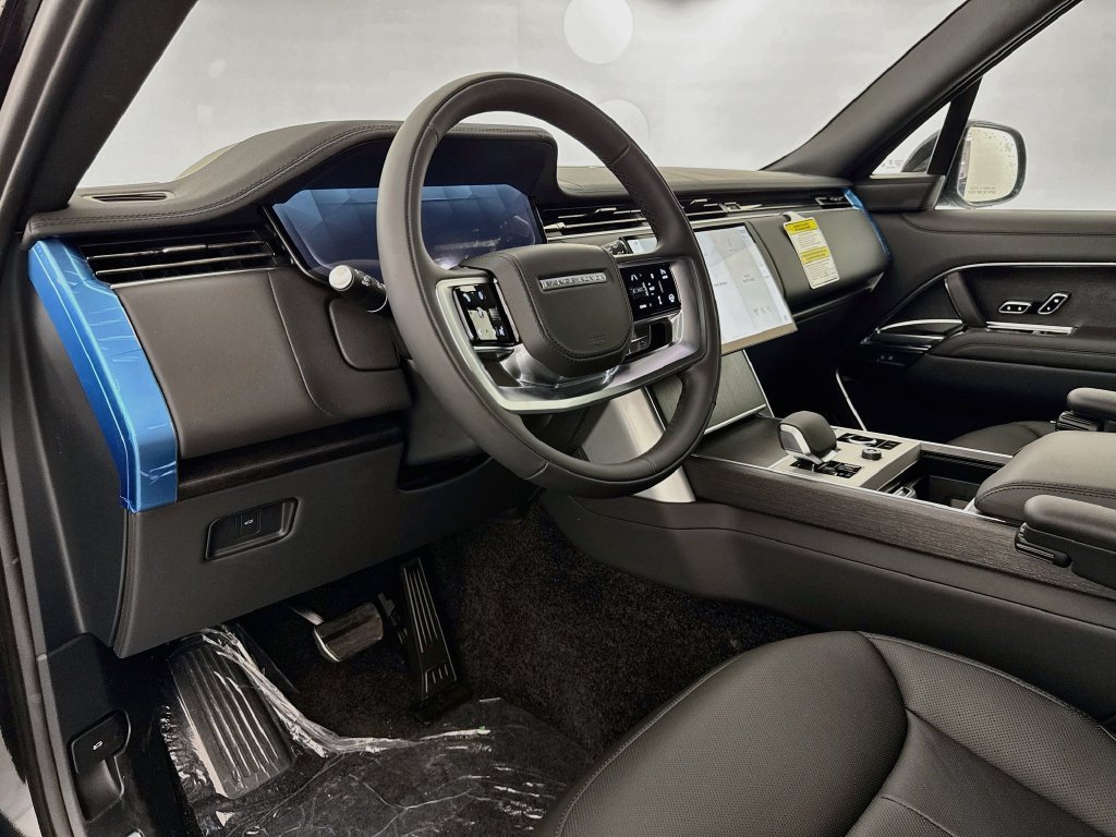New 2027 Santorini Black Land Rover SE image 9