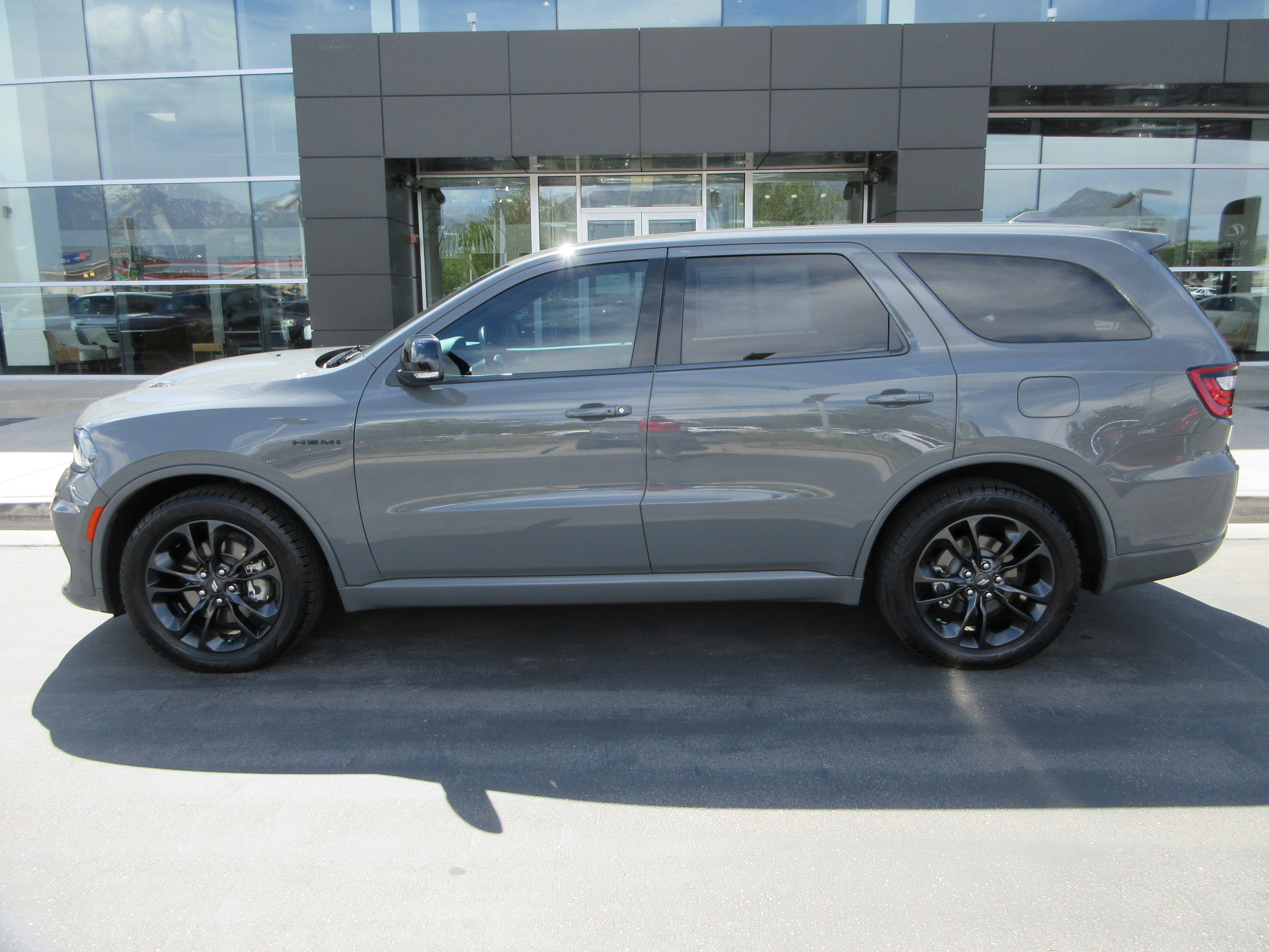 Used 2022 Destroyer Gray Clearcoat Dodge R/T image 4