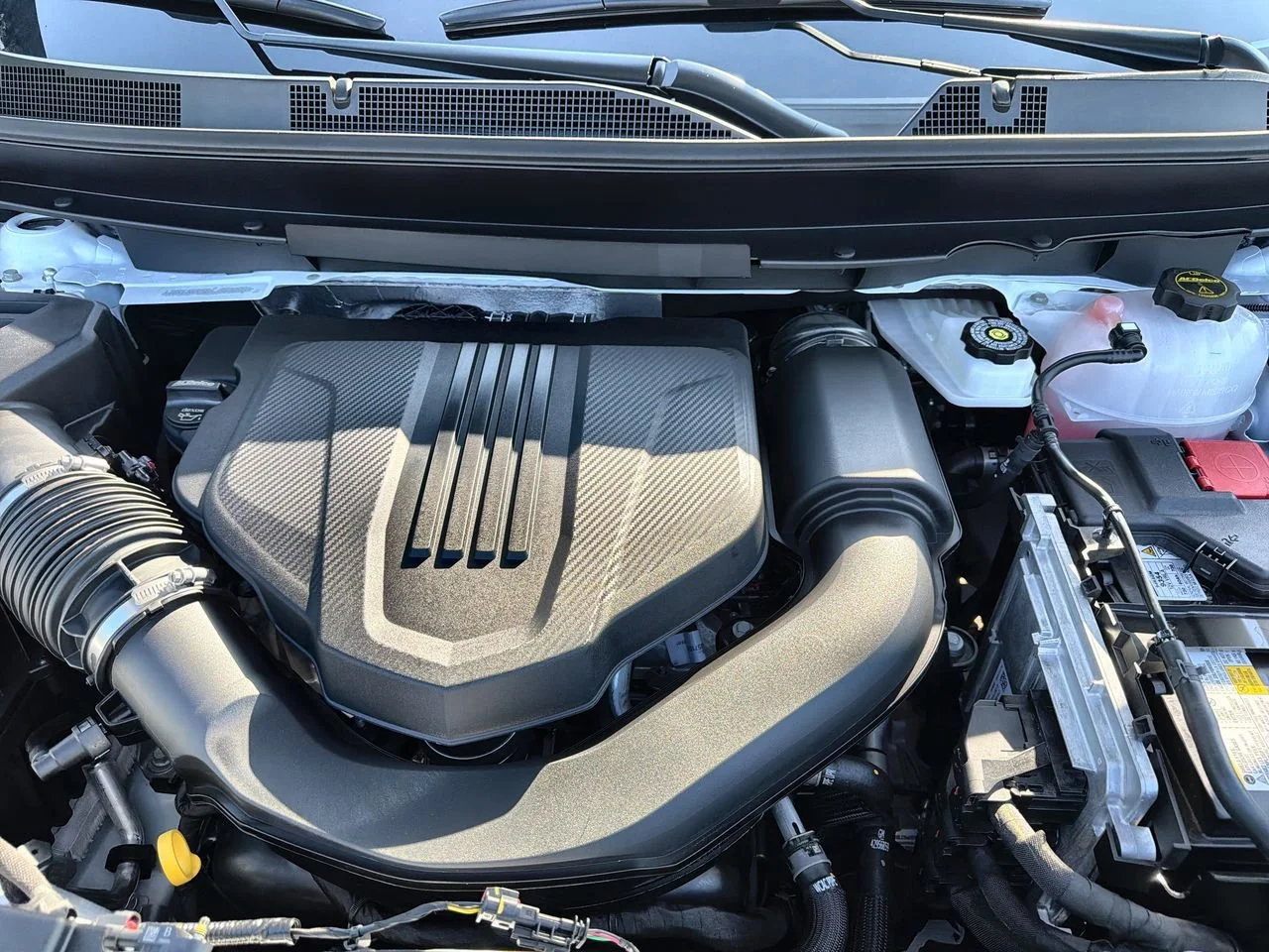 New 2026 Summit White GMC Elevation image 25
