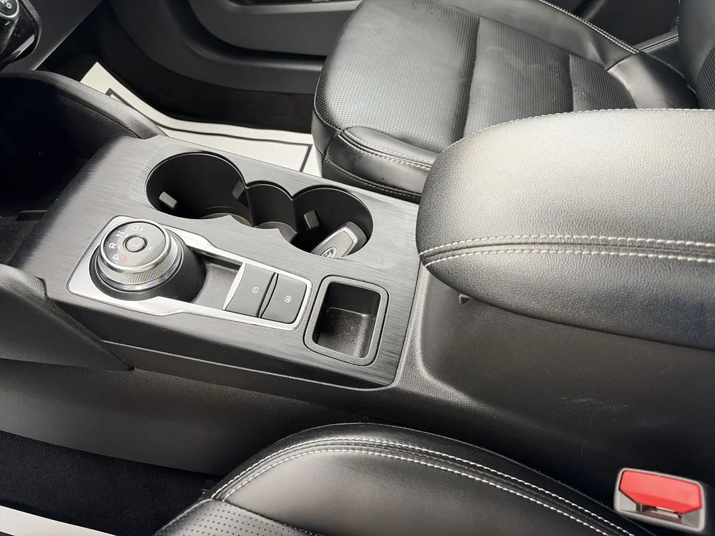 Used 2025  Ford Platinum image 21