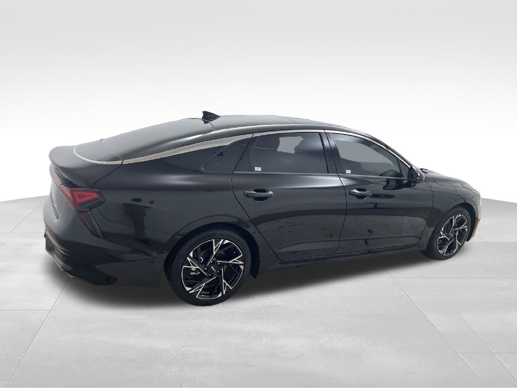 Used 2025 Black Kia GT-Line image 5
