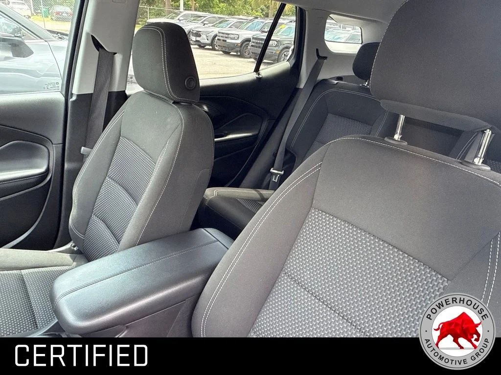 Used 2024 White GMC SLE image 12