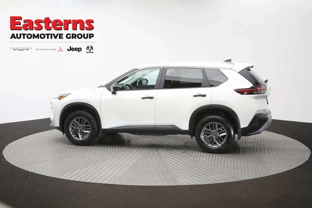 Used 2023 White Nissan S image 63