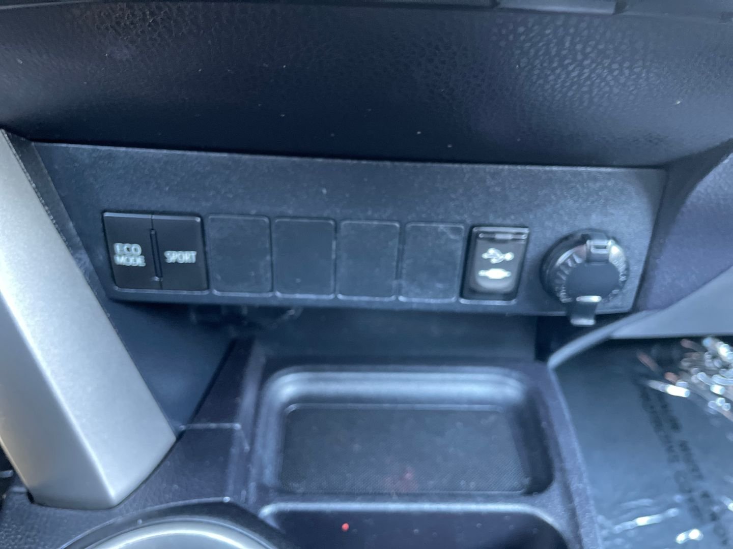 Certified Used 2018 White Toyota XLE image 20