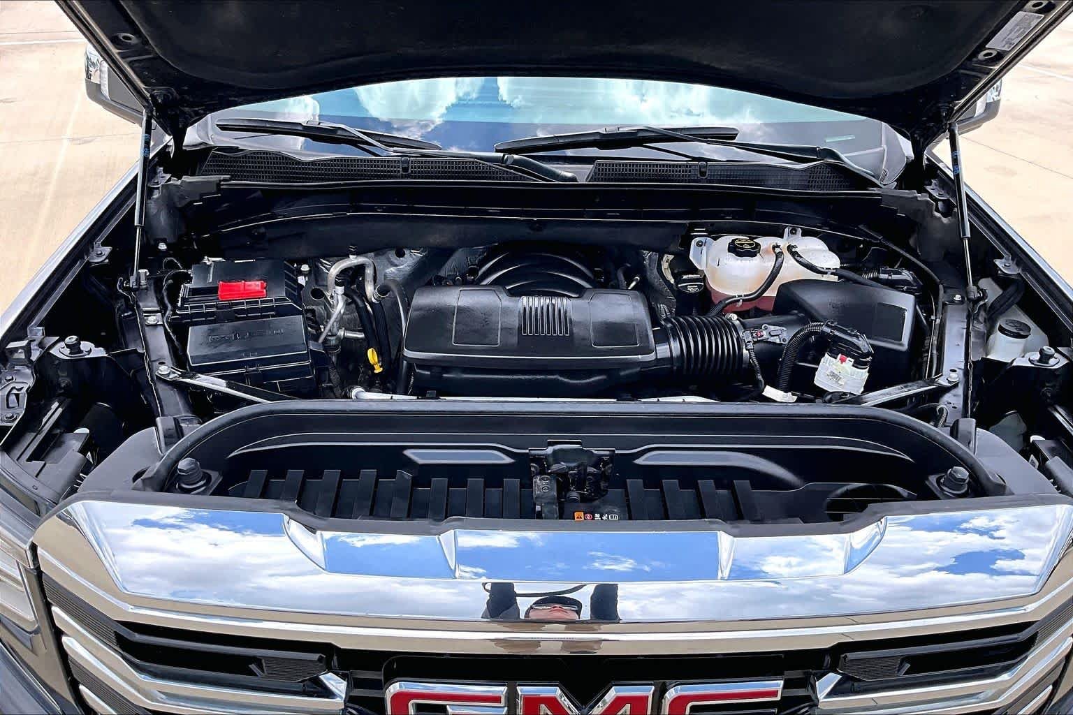 Used 2026 Titanium Rush Metallic GMC SLT image 32