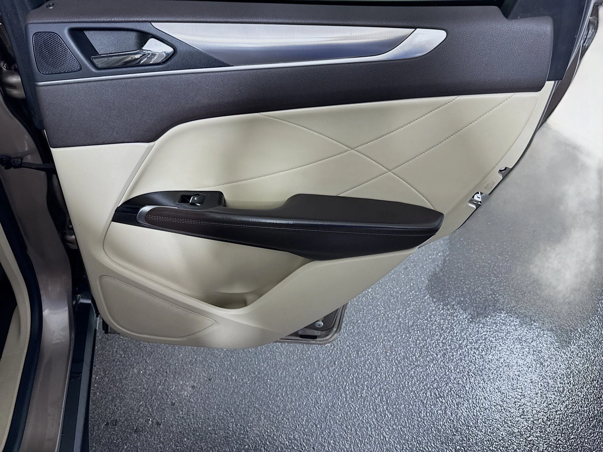 Used 2019 Iced Mocha Metallic Lincoln Standard image 24