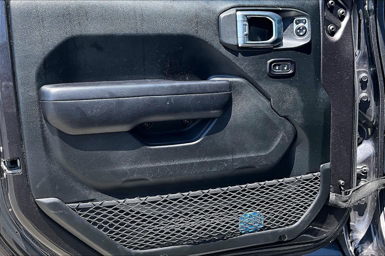 Used 2020 Granite Crystal Metallic Clearcoat Jeep Sport S image 21