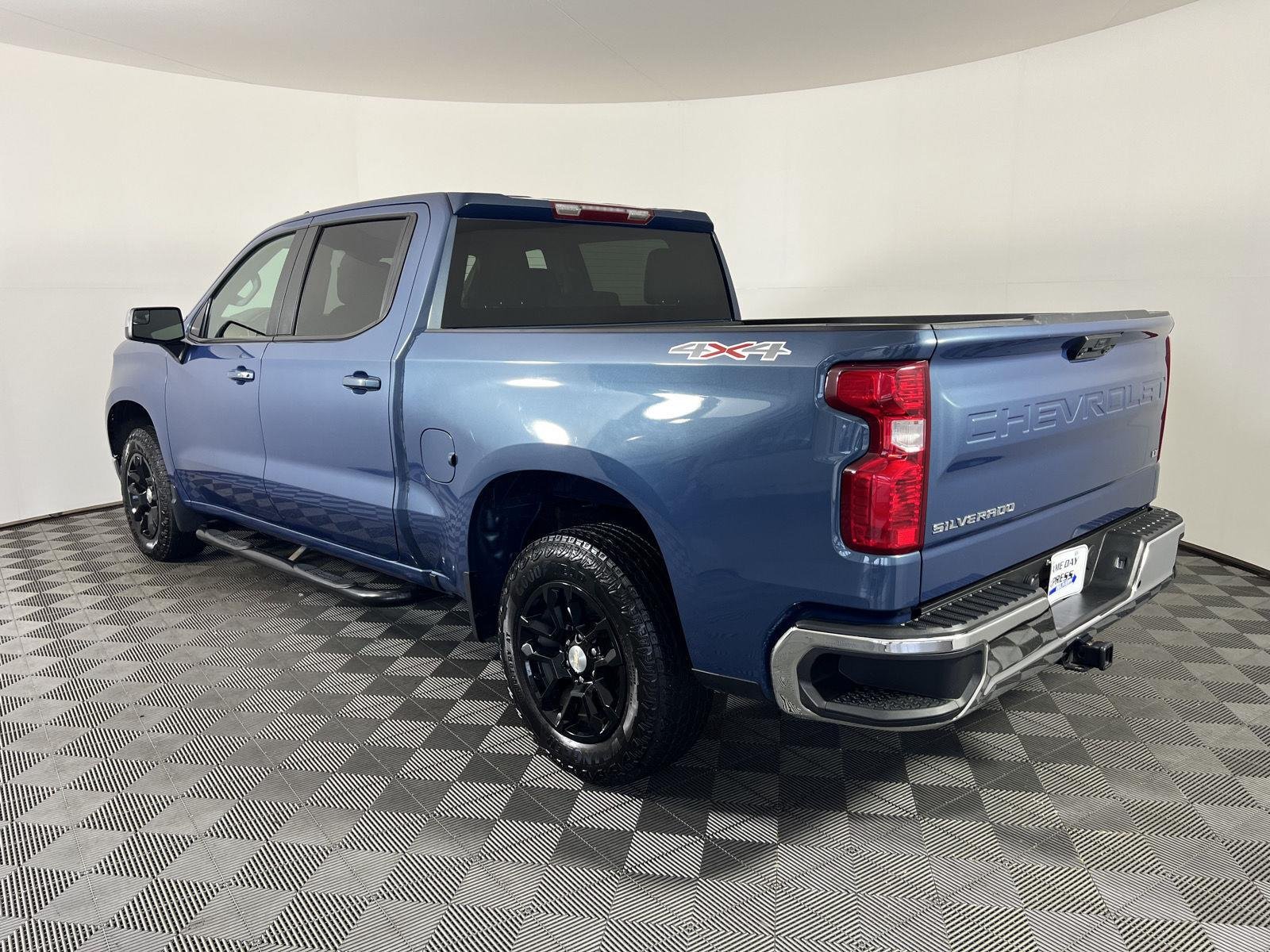 Used 2024 Lakeshore Blue Metallic Chevrolet LT image 26