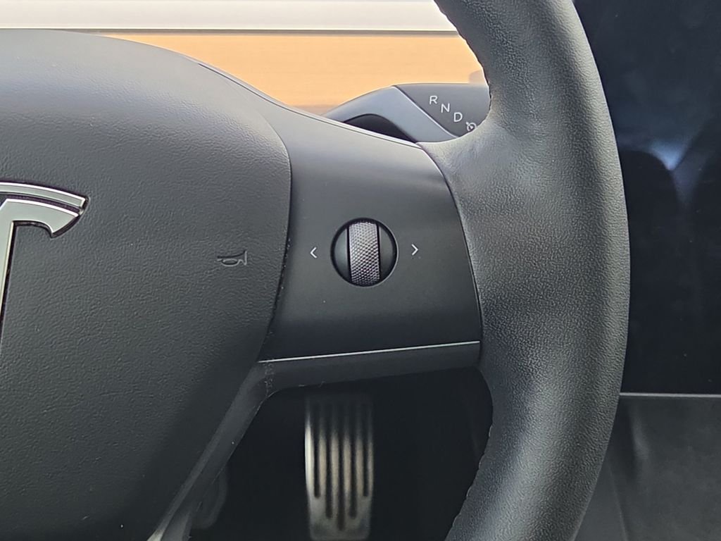 Used 2022 White Tesla Long Range image 24