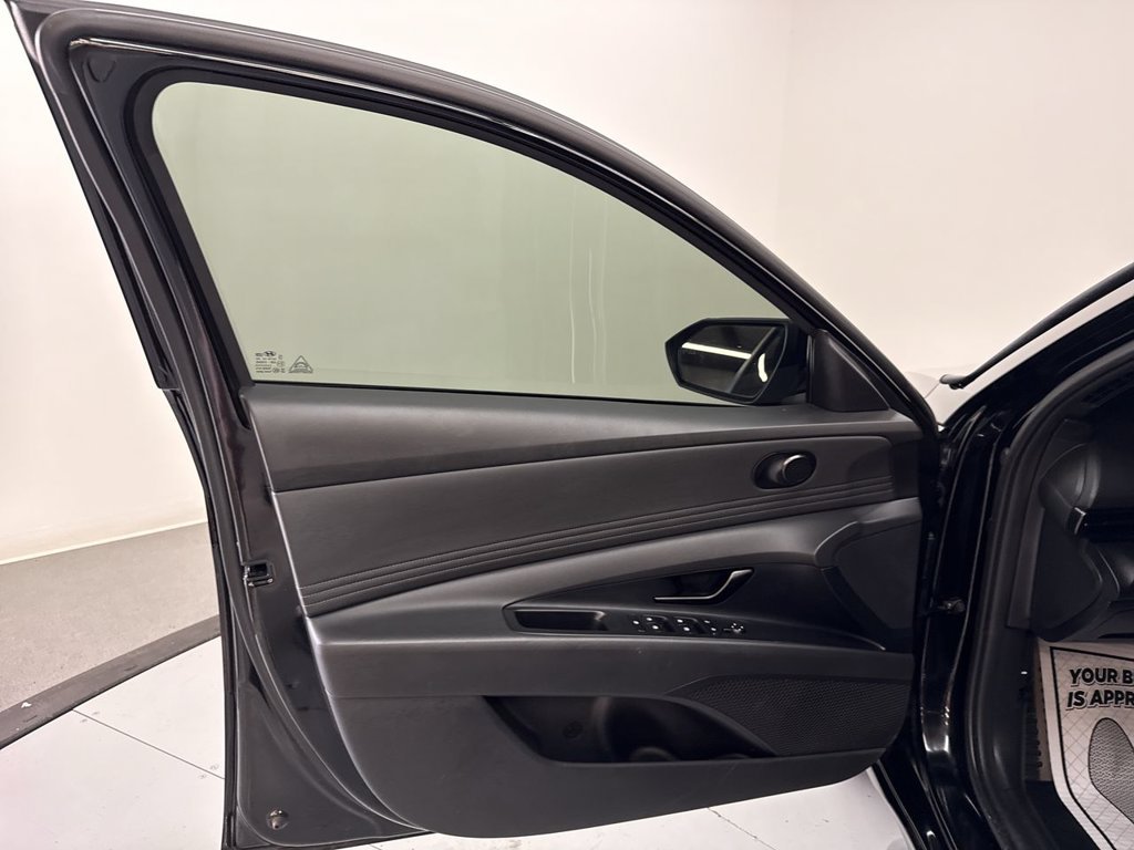 Used 2025 Abyss Black Hyundai SEL Sport image 13