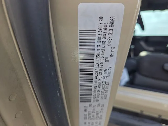 Used 2017  Jeep Sport image 9