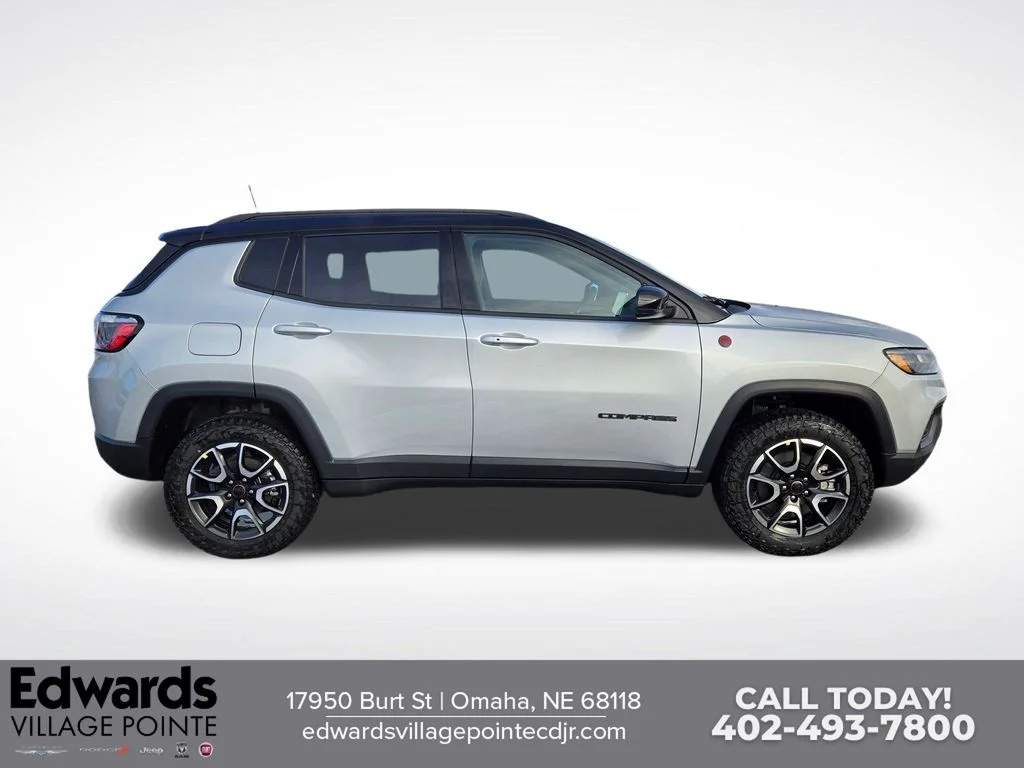New 2026 Silver Zynith Metallic Clear-Coat Exterior Paint Jeep Trailhawk image 2