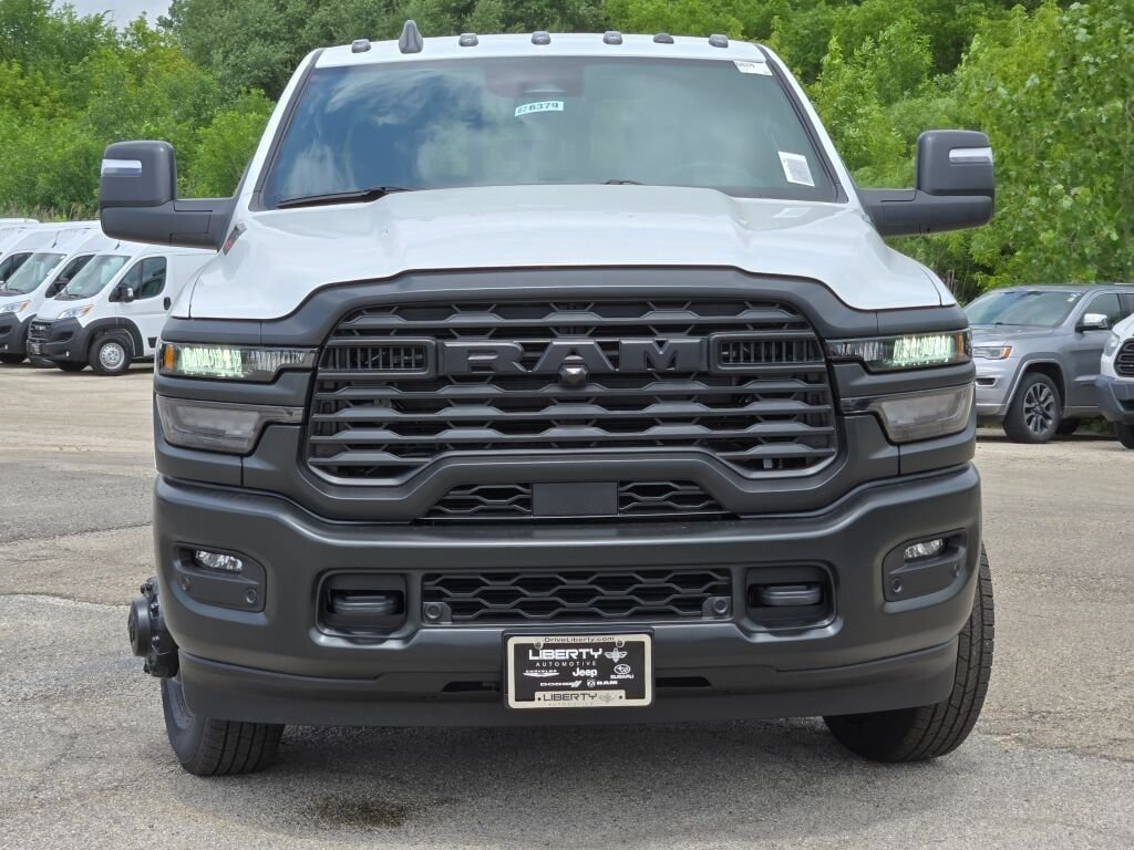 New 2026 Bright White Clear-Coat Exterior Paint RAM Tradesman image 3
