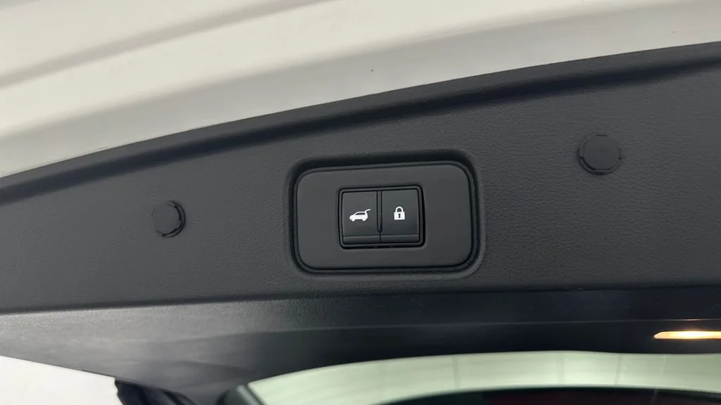 Used 2023 White Nissan SL image 25