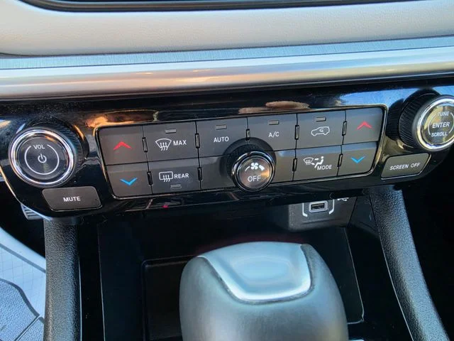 Used 2024 Silver Jeep Limited image 20
