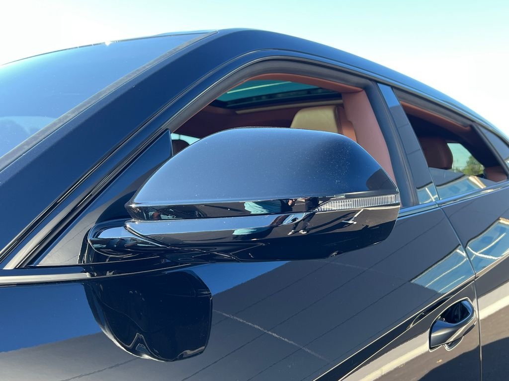 Used 2025 Black Lamborghini SE image 31