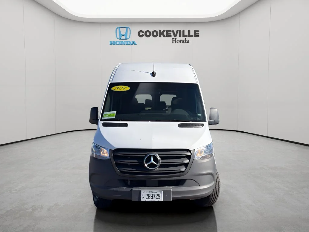 Used 2024 Arctic W Mercedes-Benz Passenger 144 WB image 3
