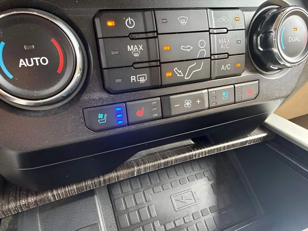 Used 2020 White Ford Lariat image 17