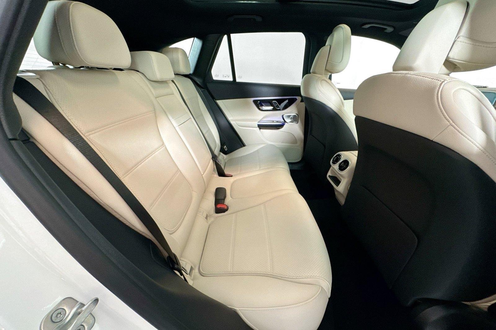 New 2026 Polar White Mercedes-Benz GLC 300 image 25