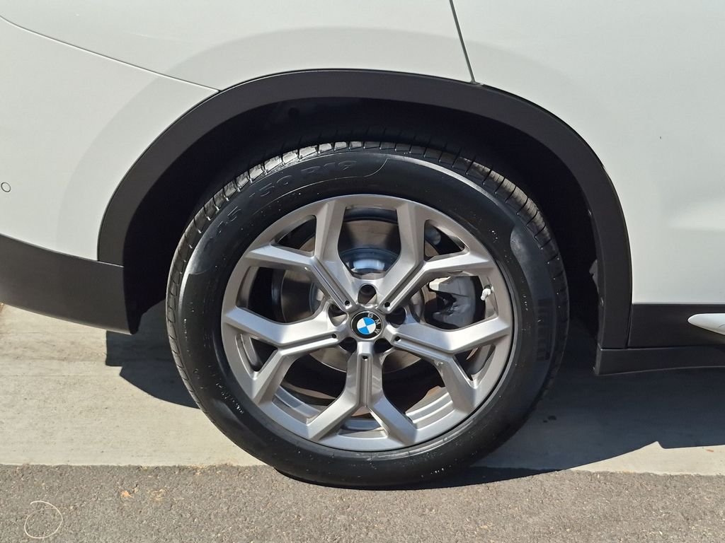 Used 2024 White BMW xDrive30i image 29