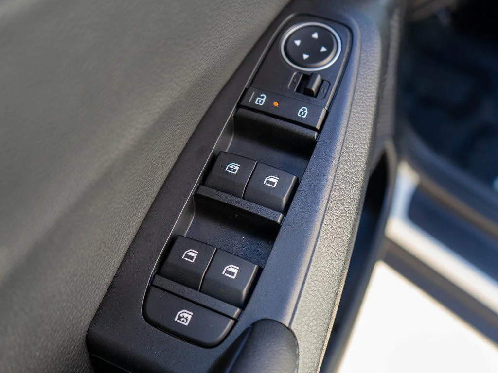 New 2026 Snow White Pearl Kia EX image 17