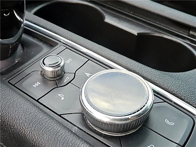Used 2020 Grey Cadillac Premium Luxury Front-wheel Drive image 19