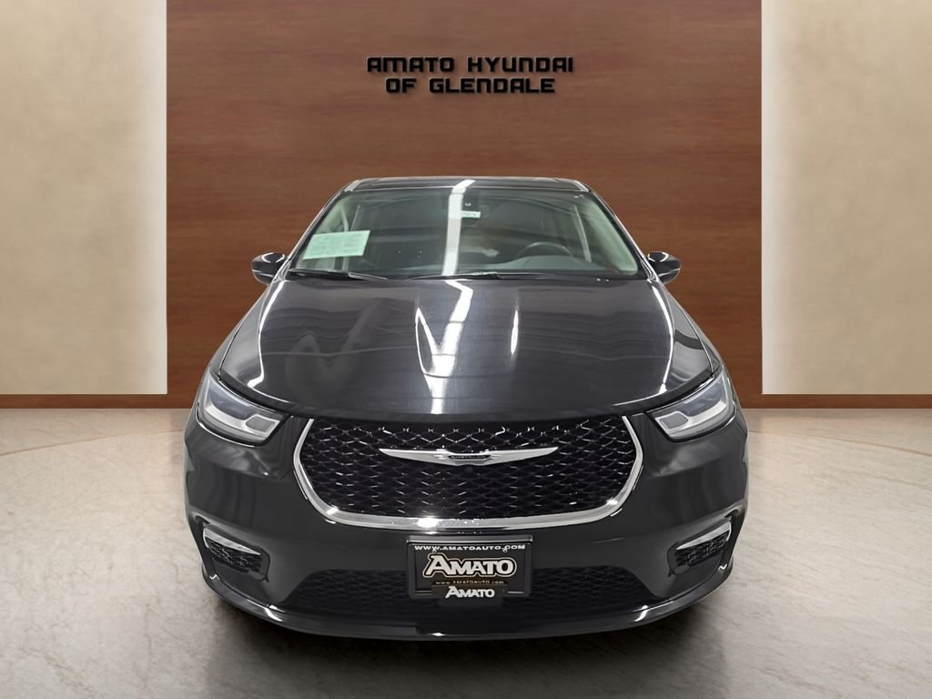 Used 2023 Black Chrysler Touring L image 9