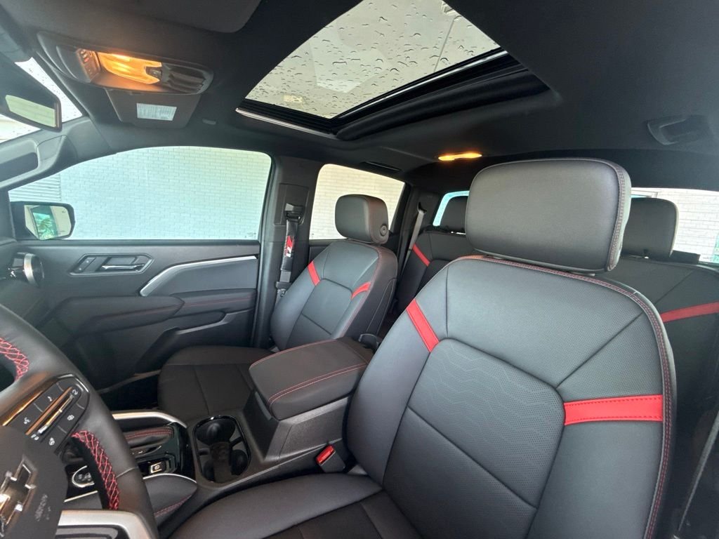 Used 2025 Gray Chevrolet Z71 image 30
