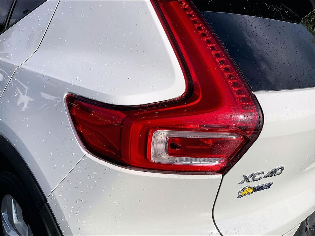 Used 2020 White Volvo Momentum image 31