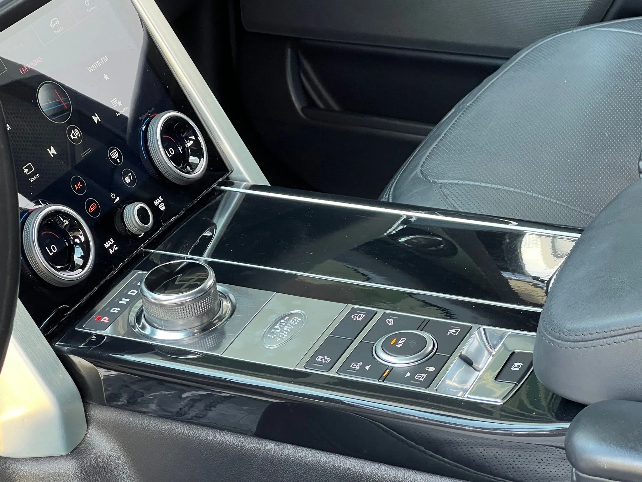 Used 2019  Land Rover 5.0L V8 Supercharged image 32