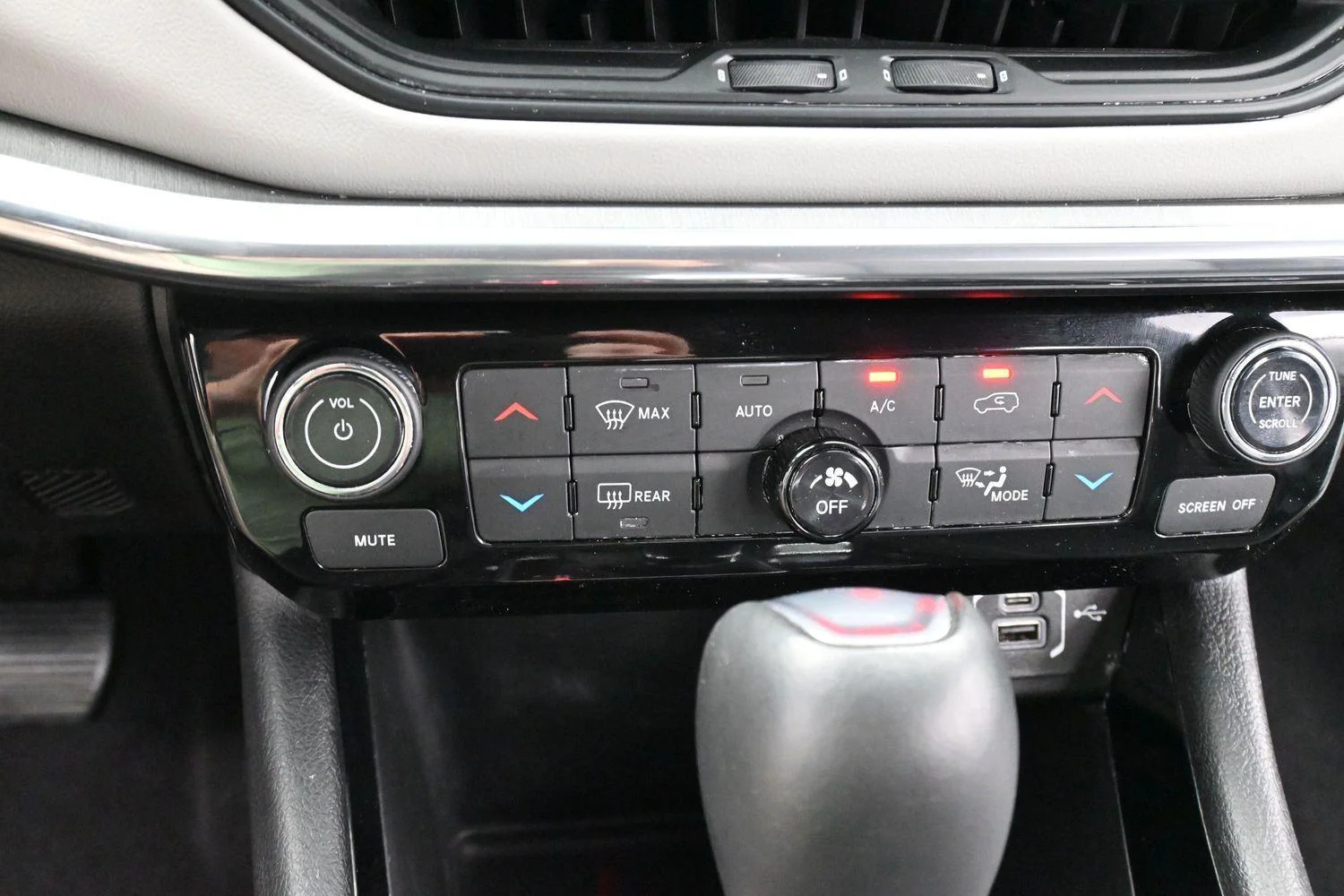 Used 2023 Bright White Clearcoat Jeep Limited image 22