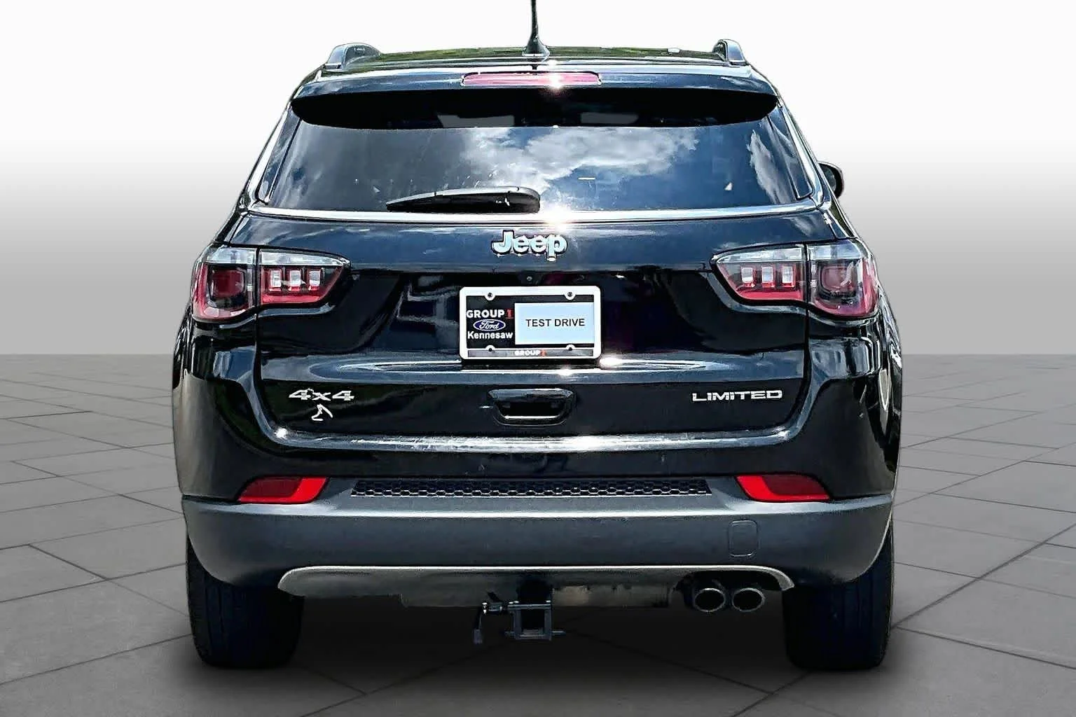 Used 2022 Diamond Black Crystal Pearlcoat Jeep Limited image 5